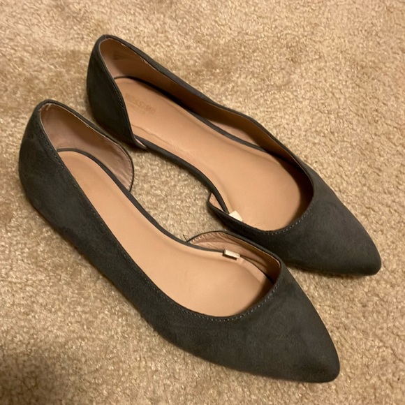 Mossimo flats - Picture 3 of 10